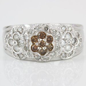 10k White Gold Diamond Flower Band Ring